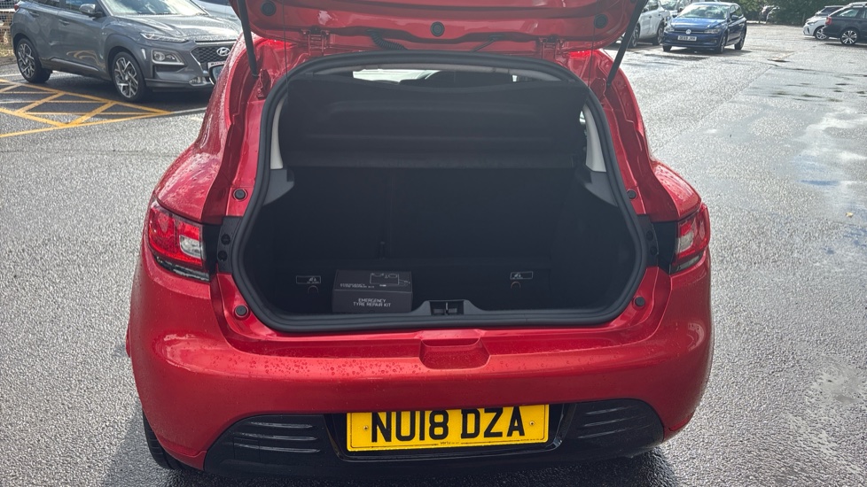Renault Clio 1.2 16V Dynamique Nav 5dr Petrol Hatchback - Image 4
