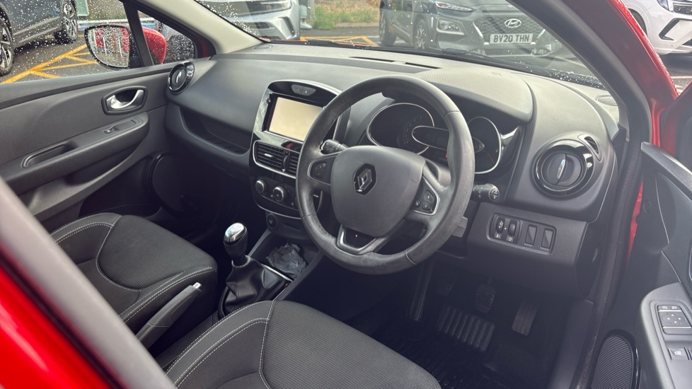 Renault Clio 1.2 16V Dynamique Nav 5dr Petrol Hatchback - Image 11