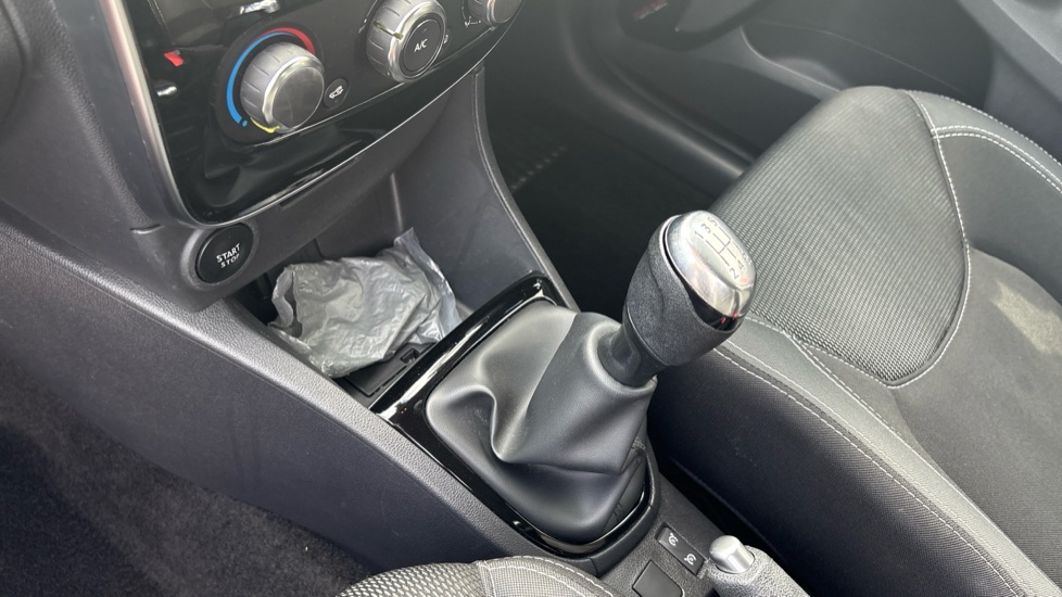 Renault Clio 1.2 16V Dynamique Nav 5dr Petrol Hatchback - Image 13