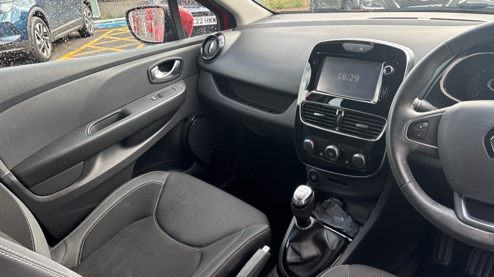 Renault Clio 1.2 16V Dynamique Nav 5dr Petrol Hatchback - Image 14