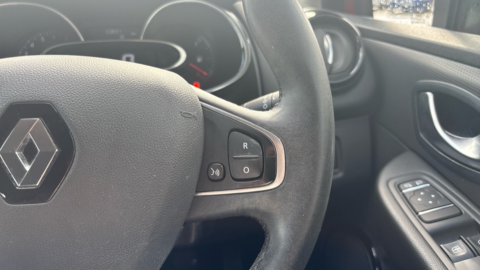 Renault Clio 1.2 16V Dynamique Nav 5dr Petrol Hatchback - Image 22