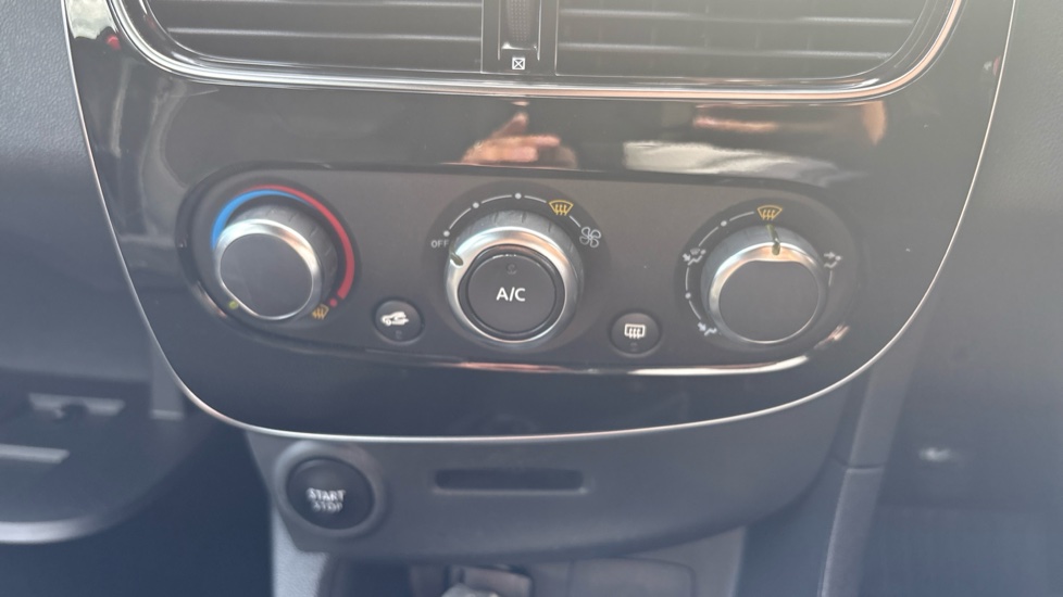 Renault Clio 1.2 16V Dynamique Nav 5dr Petrol Hatchback - Image 28