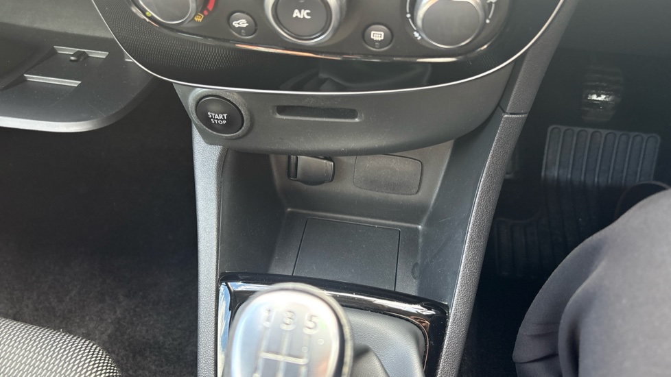 Renault Clio 1.2 16V Dynamique Nav 5dr Petrol Hatchback - Image 29