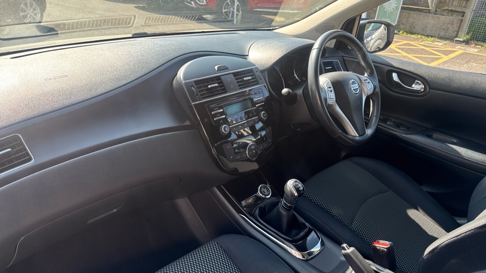 Nissan Pulsar 1.2 DiG-T Acenta 5dr Petrol Hatchback - Image 9