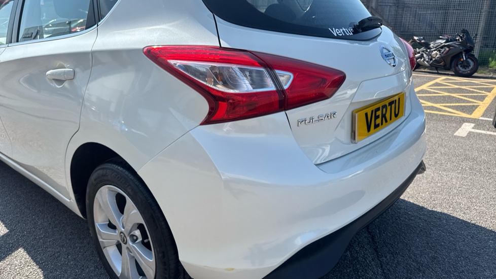 Nissan Pulsar 1.2 DiG-T Acenta 5dr Petrol Hatchback - Image 25