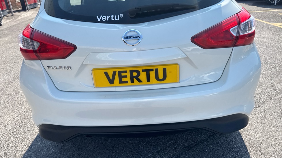 Nissan Pulsar 1.2 DiG-T Acenta 5dr Petrol Hatchback - Image 27
