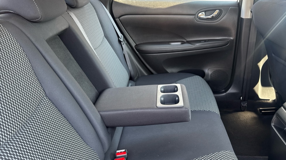 Nissan Pulsar 1.2 DiG-T Acenta 5dr Petrol Hatchback - Image 31