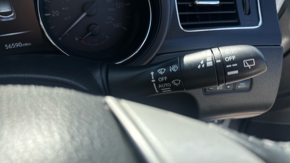 Nissan Pulsar 1.2 DiG-T Acenta 5dr Petrol Hatchback - Image 37