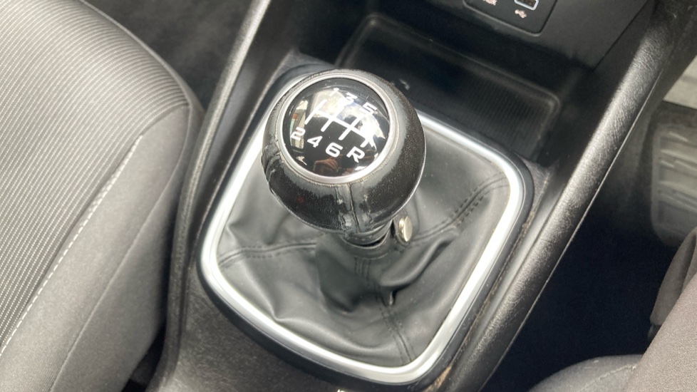 Fiat Tipo 1.4 Easy Plus 5dr Petrol Hatchback - Image 32