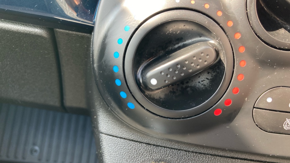 Fiat 500 1.2 Lounge 3dr Dualogic Petrol Hatchback - Image 29