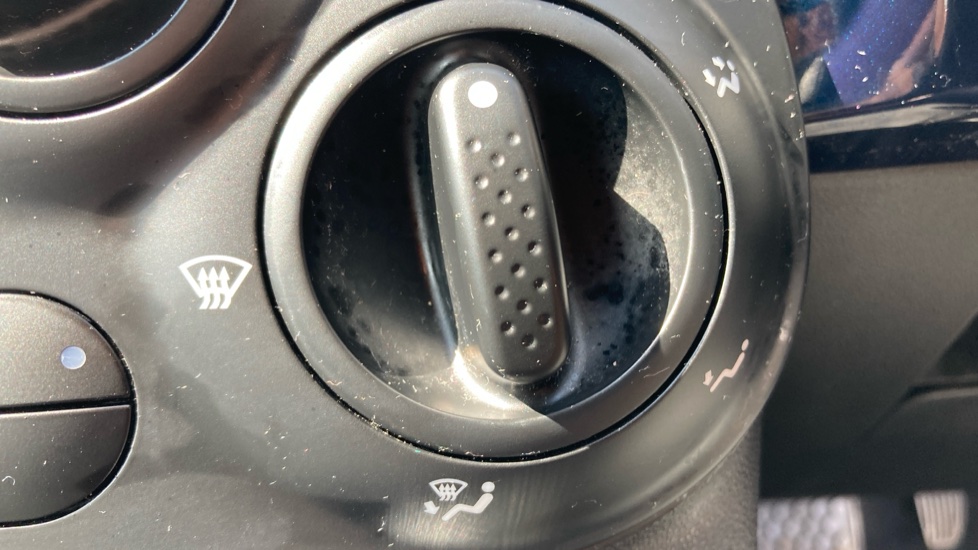 Fiat 500 1.2 Lounge 3dr Dualogic Petrol Hatchback - Image 32