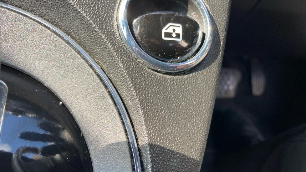 Fiat 500 1.2 Lounge 3dr Dualogic Petrol Hatchback - Image 36