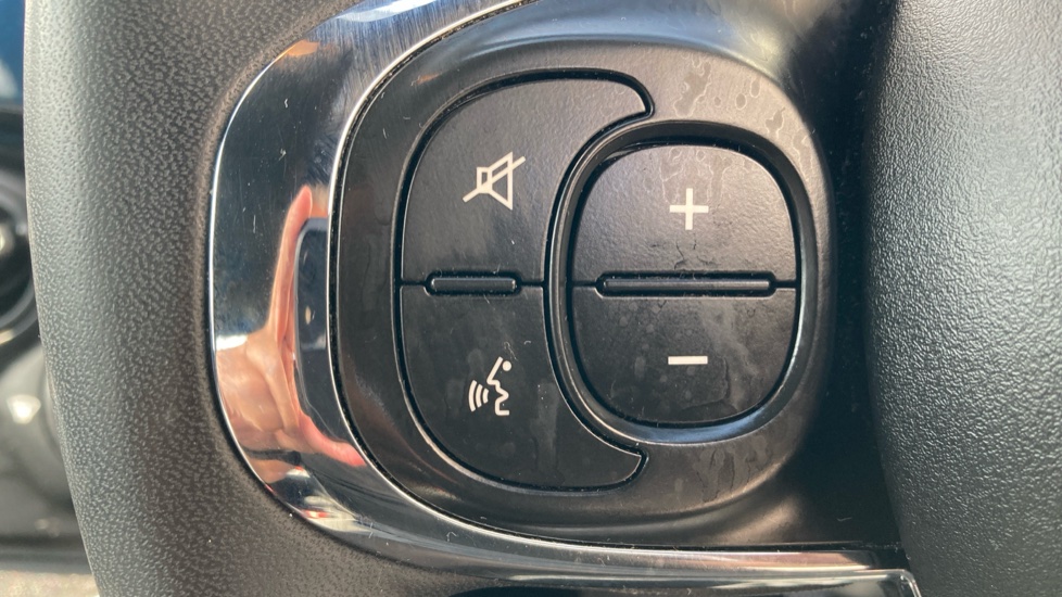 Fiat 500 1.2 Lounge 3dr Dualogic Petrol Hatchback - Image 37