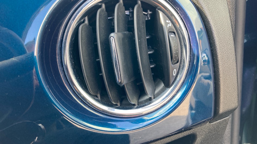 Fiat 500 1.2 Lounge 3dr Dualogic Petrol Hatchback - Image 43