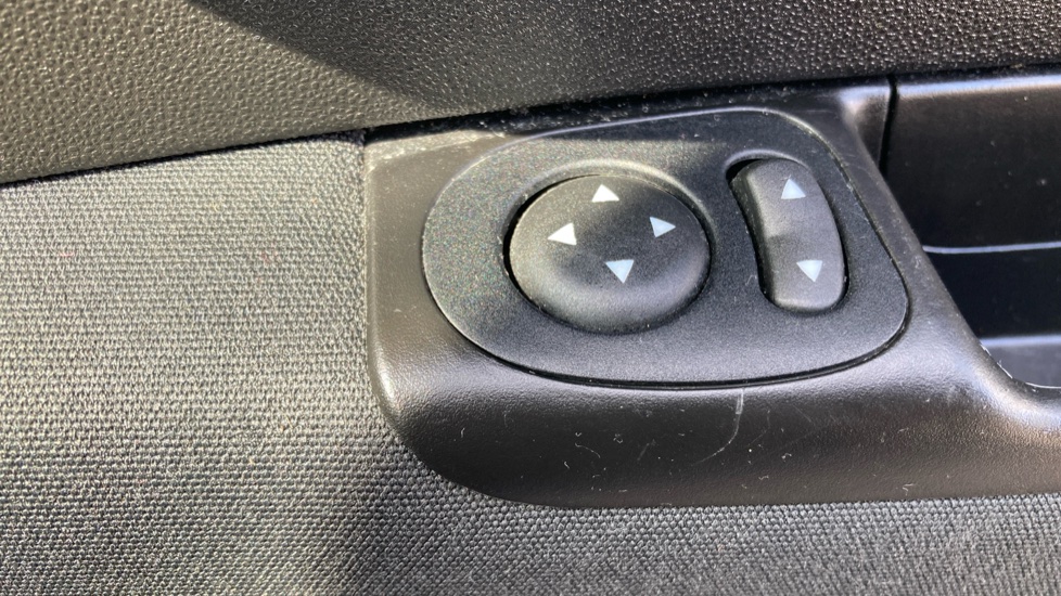 Fiat 500 1.2 Lounge 3dr Dualogic Petrol Hatchback - Image 45