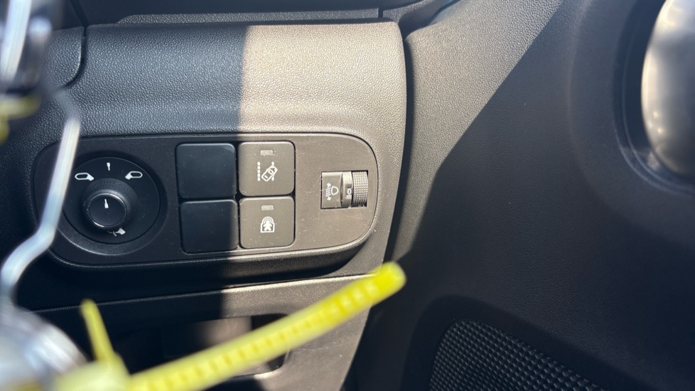 Citroen C3 1.2 PureTech 82 Feel 5dr Petrol Hatchback - Image 23