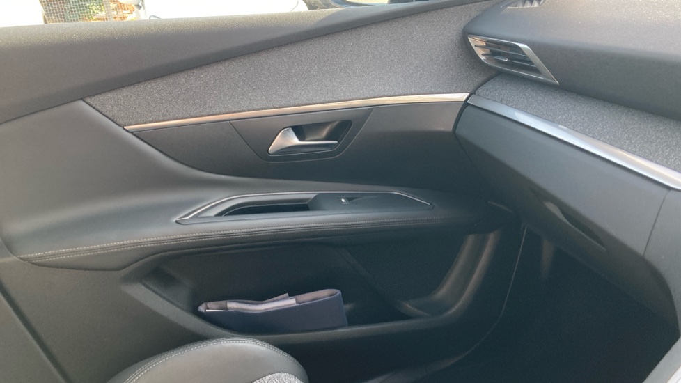 Peugeot 3008 1.5 BlueHDi Allure 5dr Diesel Estate - Image 42