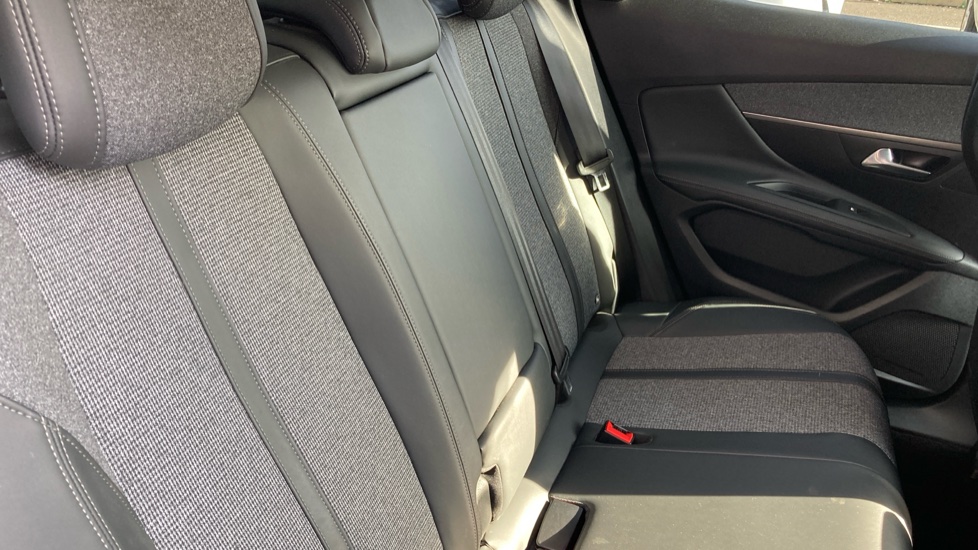 Peugeot 3008 1.5 BlueHDi Allure 5dr Diesel Estate - Image 52