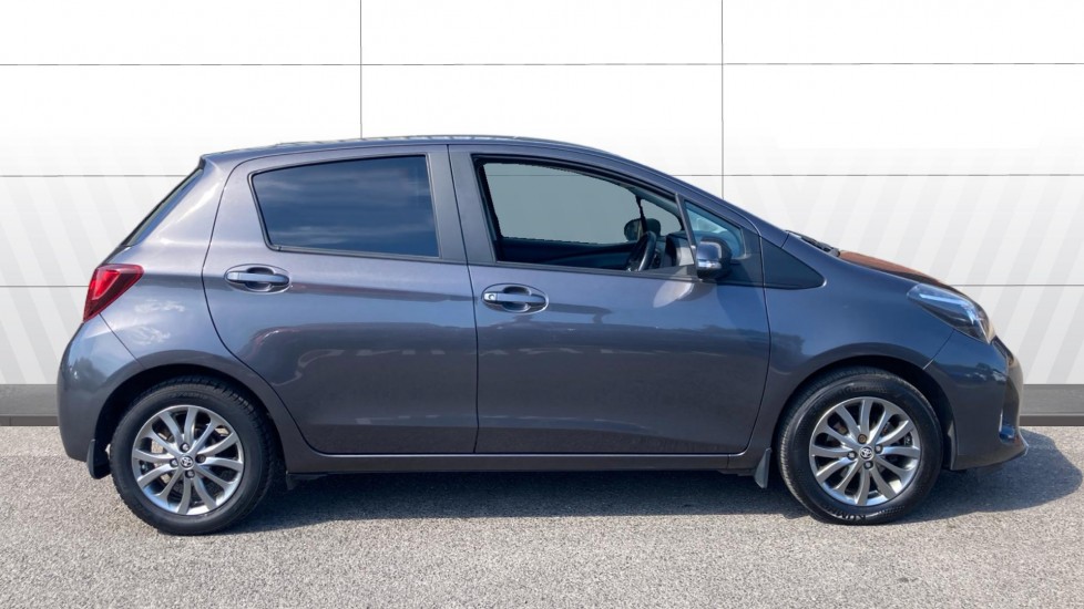 Toyota Yaris 1.33 VVT-i Icon 5dr CVT Petrol Hatchback - Image 5