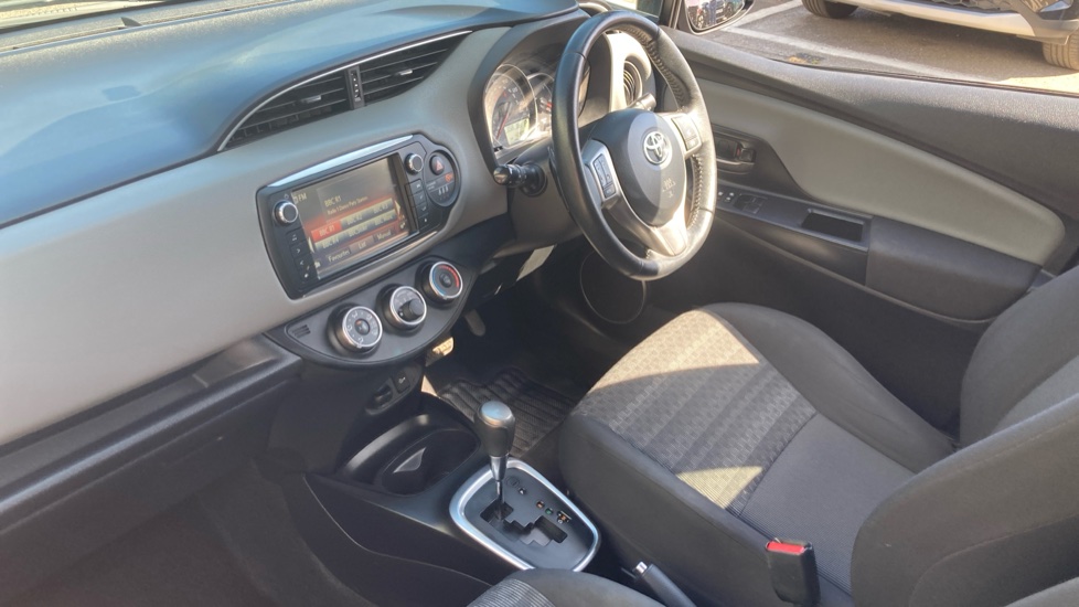 Toyota Yaris 1.33 VVT-i Icon 5dr CVT Petrol Hatchback - Image 9