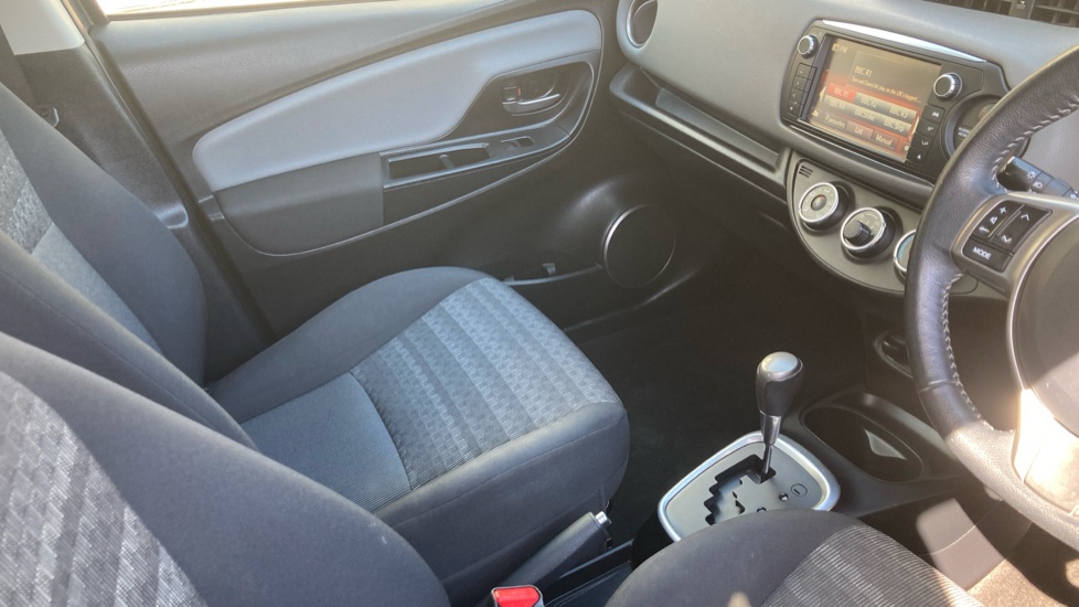 Toyota Yaris 1.33 VVT-i Icon 5dr CVT Petrol Hatchback - Image 14