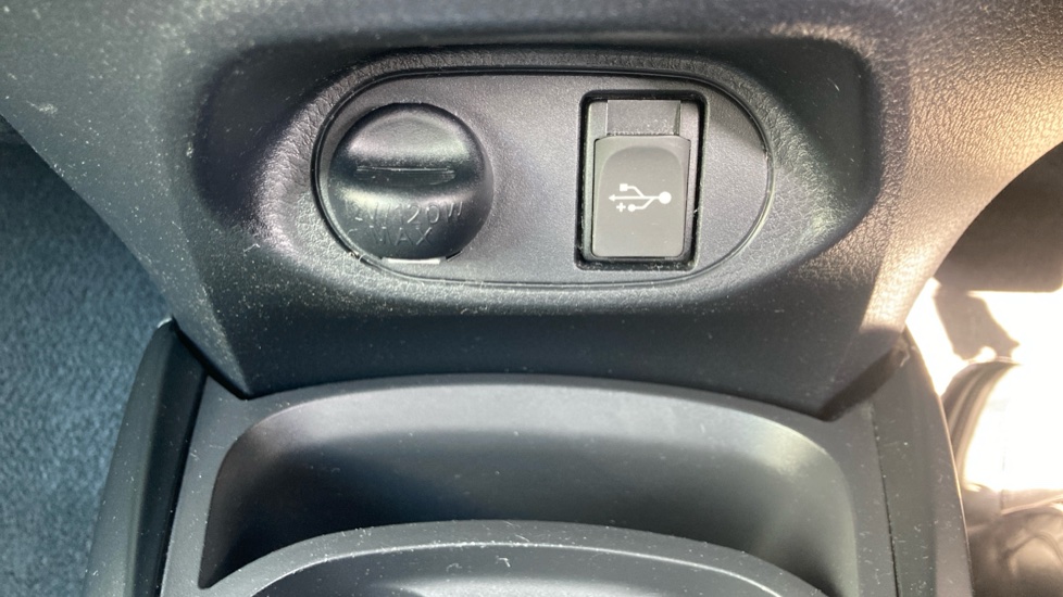Toyota Yaris 1.33 VVT-i Icon 5dr CVT Petrol Hatchback - Image 24
