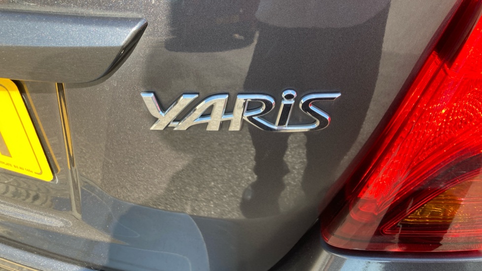 Toyota Yaris 1.33 VVT-i Icon 5dr CVT Petrol Hatchback - Image 34