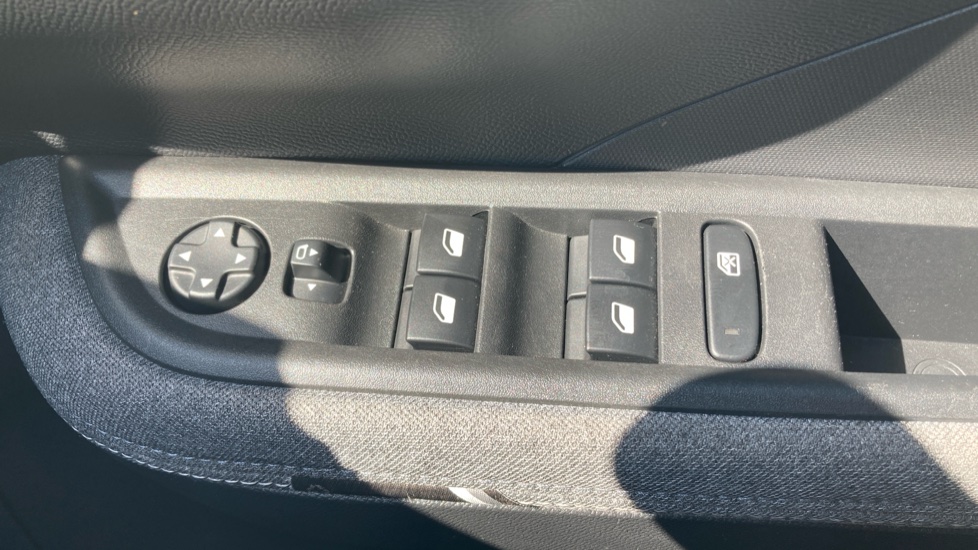 Vauxhall Frontera 83kW GS 44kWh 5dr Auto Electric Estate - Image 27