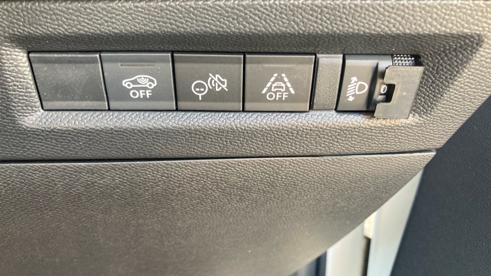Vauxhall Frontera 83kW GS 44kWh 5dr Auto Electric Estate - Image 30