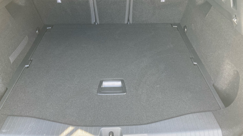 Vauxhall Grandland 1.2 Hybrid 145 Design 5dr e-DCT6 Petrol Hatchback - Image 4