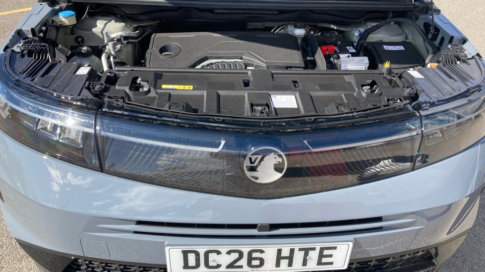 Vauxhall Grandland 1.2 Hybrid 145 Design 5dr e-DCT6 Petrol Hatchback - Image 8