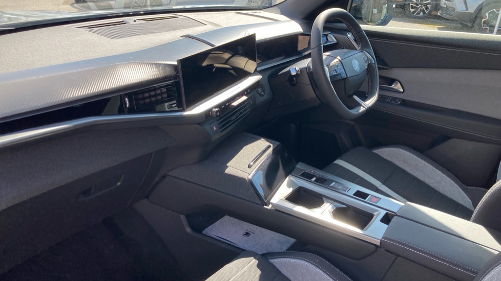 Vauxhall Grandland 1.2 Hybrid 145 Design 5dr e-DCT6 Petrol Hatchback - Image 9