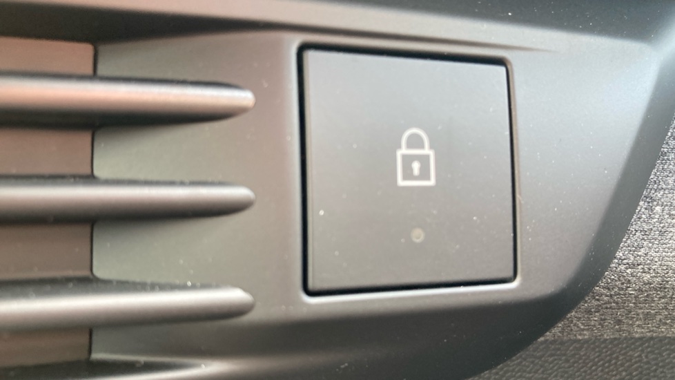 Vauxhall Grandland 1.2 Hybrid 145 Design 5dr e-DCT6 Petrol Hatchback - Image 26