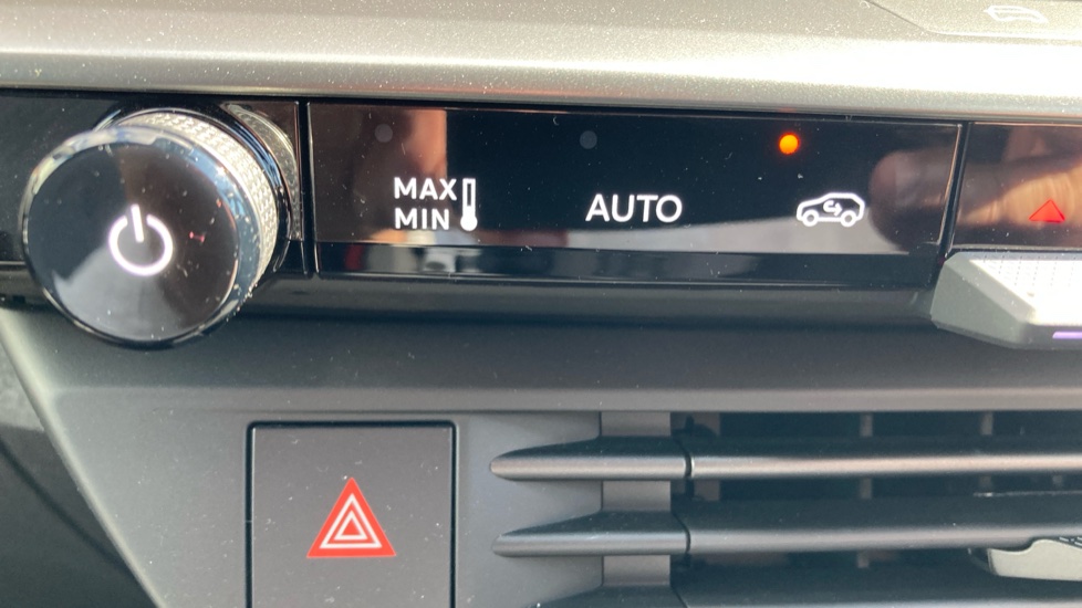 Vauxhall Grandland 1.2 Hybrid 145 Design 5dr e-DCT6 Petrol Hatchback - Image 29