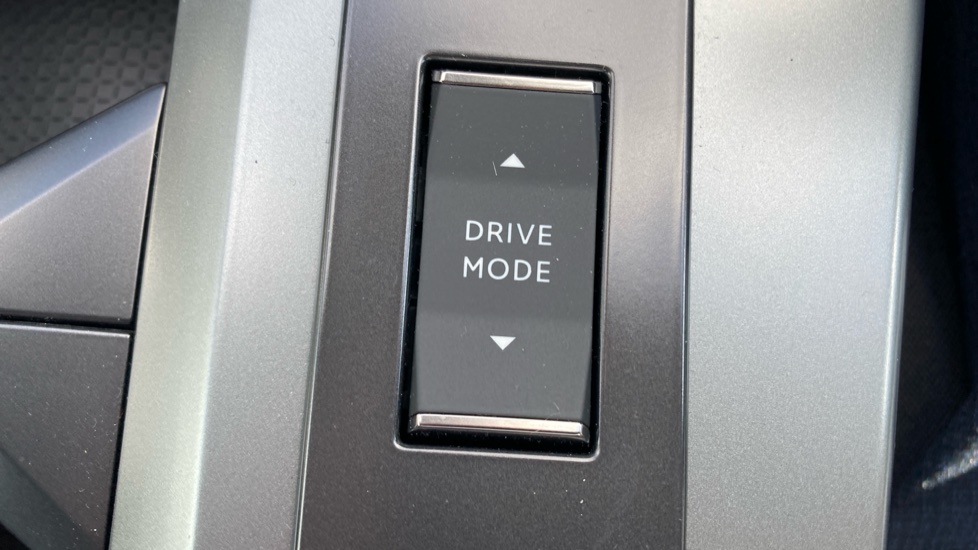 Vauxhall Grandland 1.2 Hybrid 145 Design 5dr e-DCT6 Petrol Hatchback - Image 36