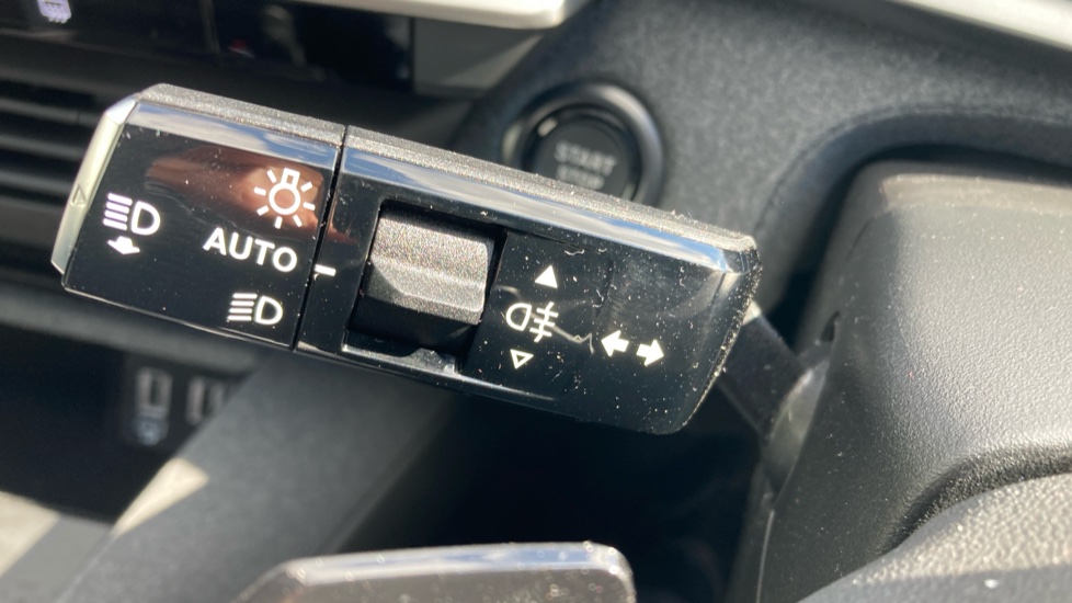 Vauxhall Grandland 1.2 Hybrid 145 Design 5dr e-DCT6 Petrol Hatchback - Image 45