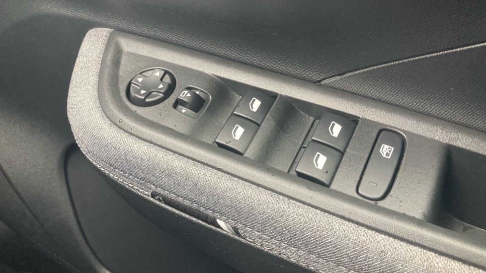 Vauxhall Frontera 83kW Ultimate 54kWh Extended Range 5dr Auto Electric Estate - Image 30