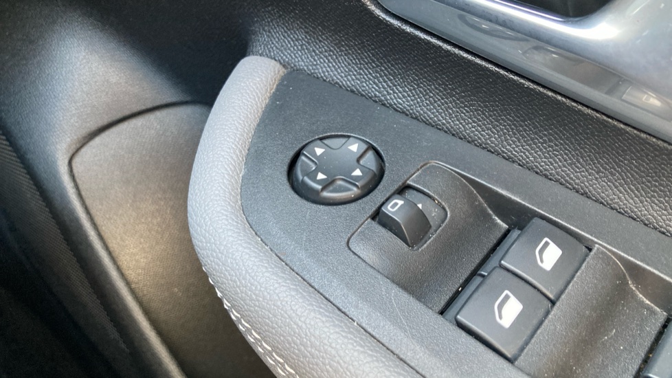 Vauxhall Mokka 1.2 Turbo 100 Griffin 5dr Petrol Hatchback - Image 28