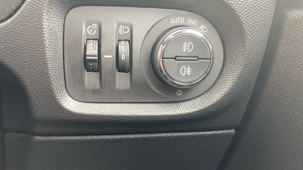 Vauxhall Corsa 100kW SRi Nav Premium 50kWh 5dr Auto [7.4kWCh] Electric Hatchback - Image 24