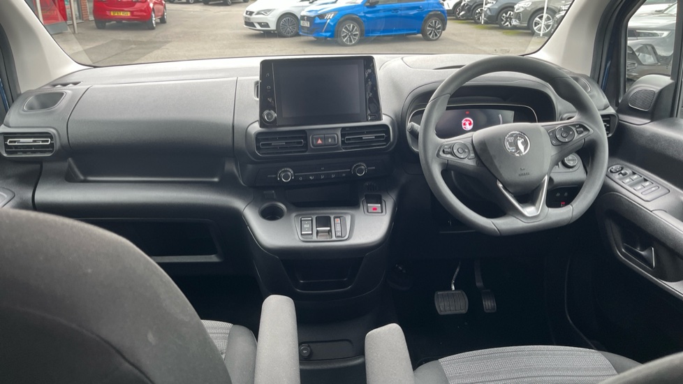 Vauxhall Combo Life 100kW Design XL 50kWh 5dr Auto [7 Seat] Electric Estate - Image 10