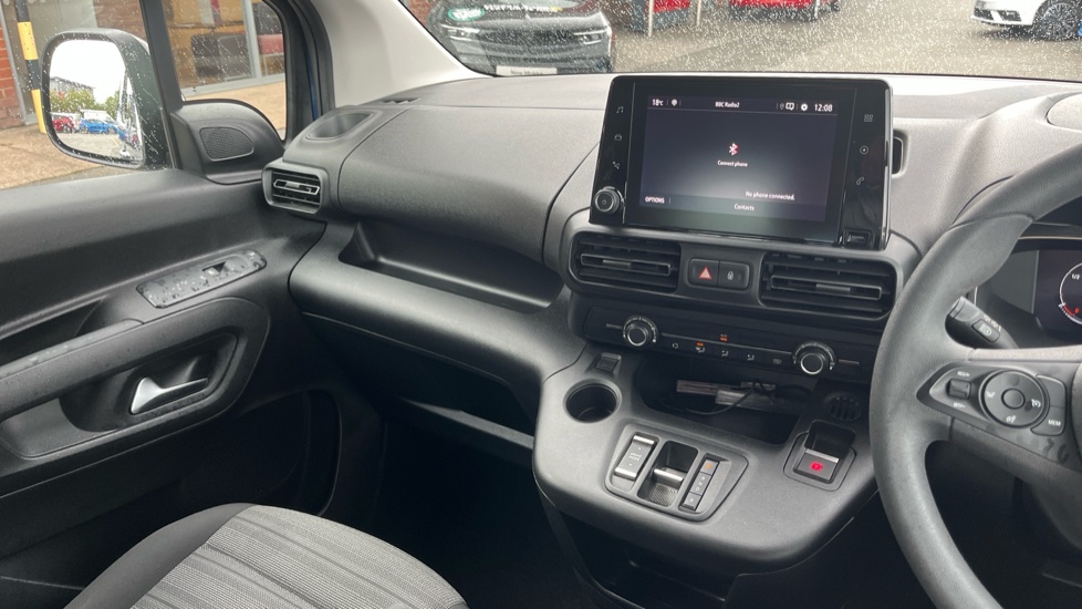 Vauxhall Combo Life 100kW Design XL 50kWh 5dr Auto [7 Seat] Electric Estate - Image 14