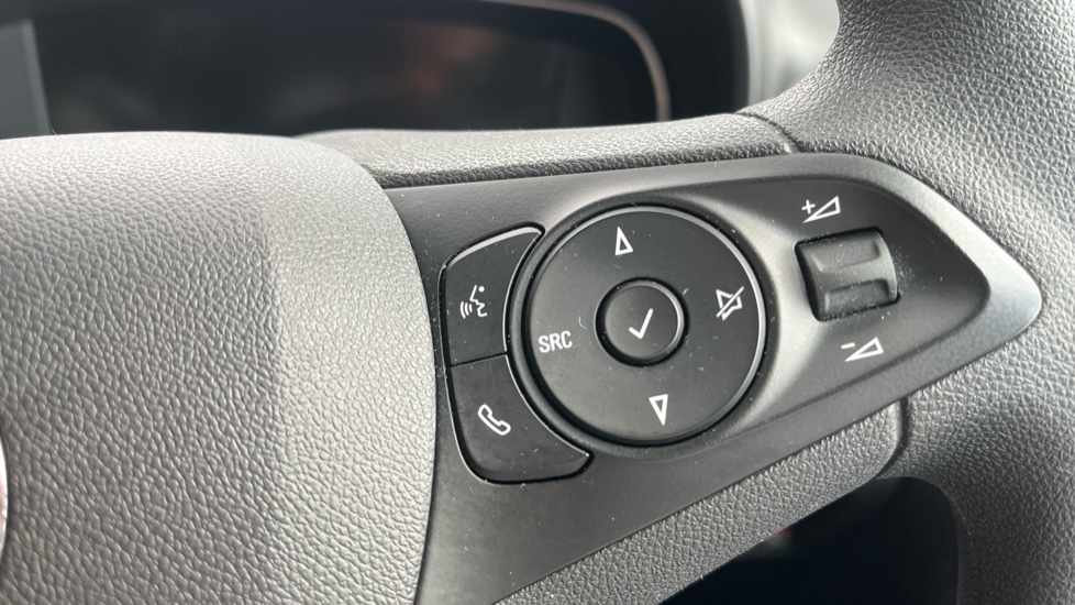 Vauxhall Combo Life 100kW Design XL 50kWh 5dr Auto [7 Seat] Electric Estate - Image 21