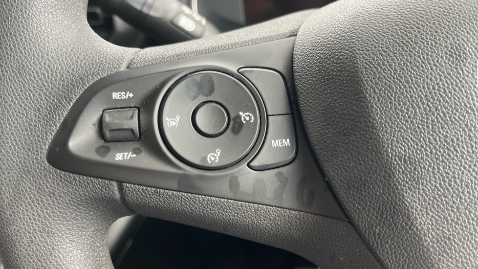 Vauxhall Combo Life 100kW Design XL 50kWh 5dr Auto [7 Seat] Electric Estate - Image 24