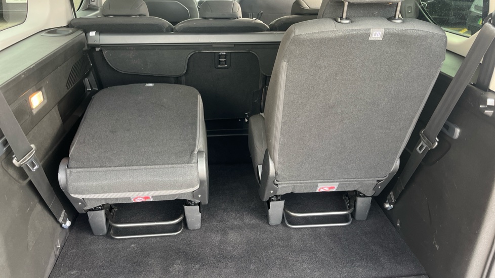 Vauxhall Combo Life 100kW Design XL 50kWh 5dr Auto [7 Seat] Electric Estate - Image 30