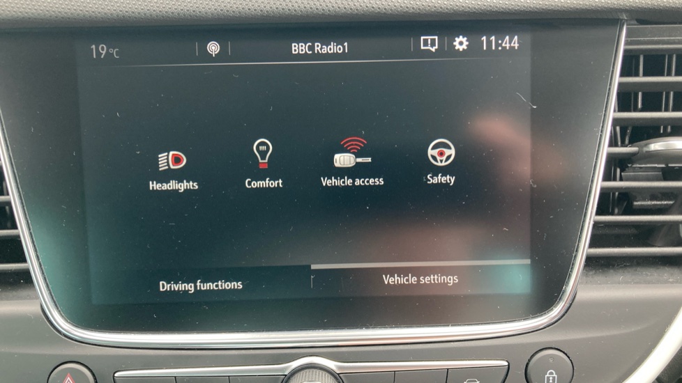 Vauxhall Crossland X 1.2 [83] SRi Nav 5dr [Start Stop] Petrol Hatchback - Image 27