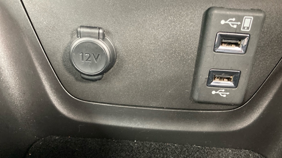 Vauxhall Crossland X 1.2 [83] SRi Nav 5dr [Start Stop] Petrol Hatchback - Image 31