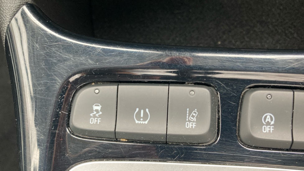 Vauxhall Crossland X 1.2 [83] SRi Nav 5dr [Start Stop] Petrol Hatchback - Image 33