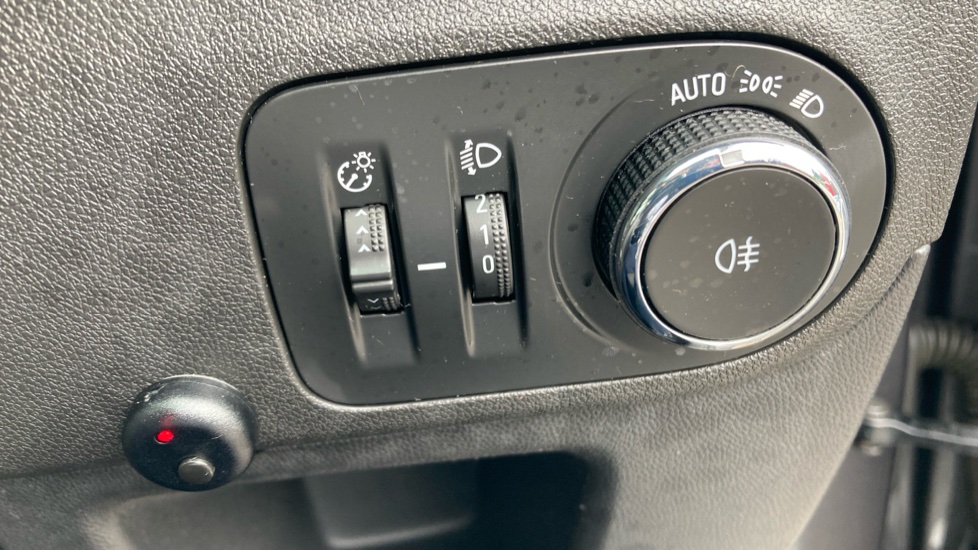 Vauxhall Crossland X 1.2 [83] SRi Nav 5dr [Start Stop] Petrol Hatchback - Image 37