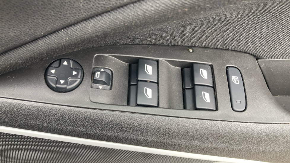 Vauxhall Crossland X 1.2 [83] SRi Nav 5dr [Start Stop] Petrol Hatchback - Image 39