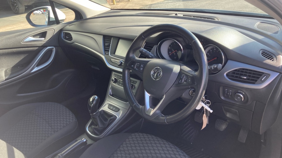 Vauxhall Astra 1.0T ecoTEC SE 5dr Petrol Hatchback - Image 11